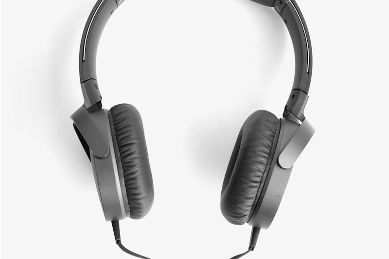 Desktop headphone amplifier with volume dial